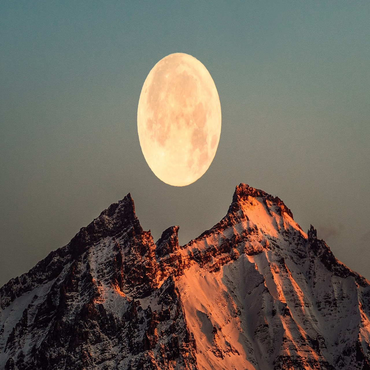 fullmoon,moonphases,lunarcycle,astronomy,nightsky,stargazing,moonmagic,fullmoonritual,moonenergy,lunarvibes,letgoandgrow,moonmeditation,manifestation